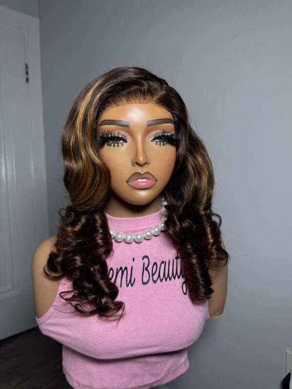 Bouncy wig