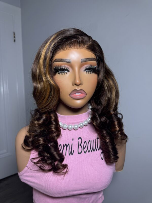 Bouncy wig