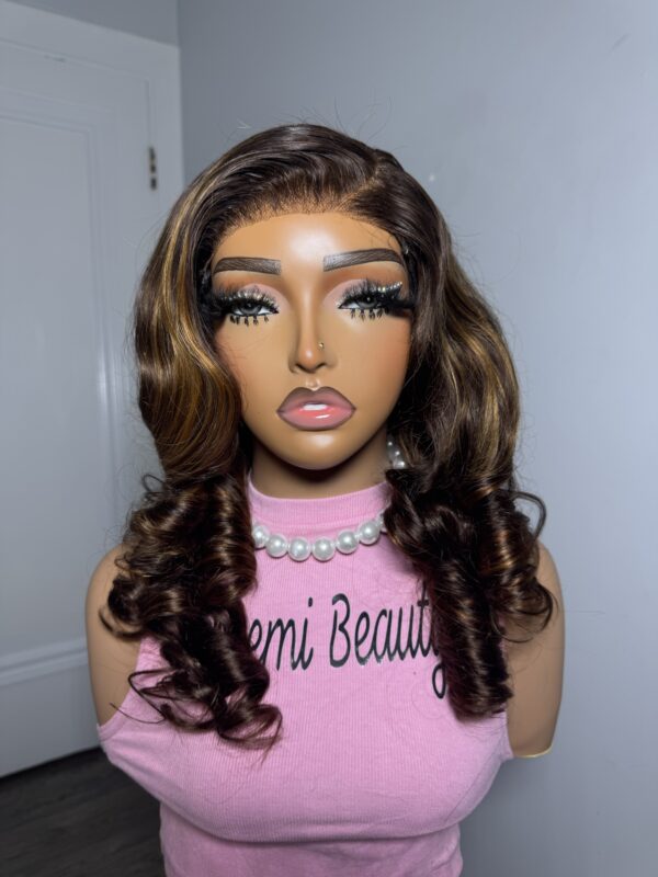Bouncy wig